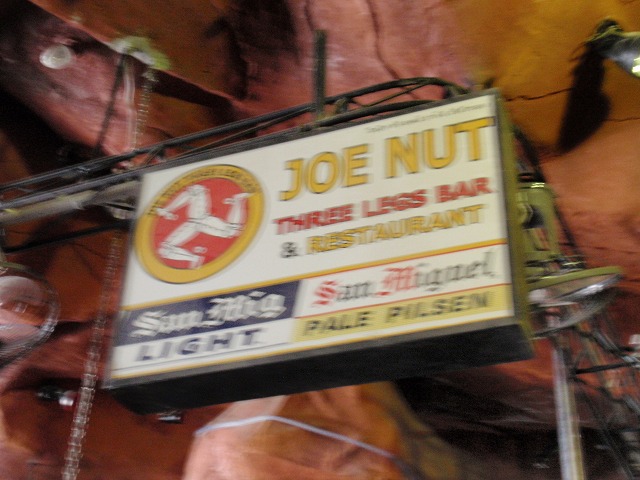 JOE NUT THREE LEGS BAR & RESTRANTの写真