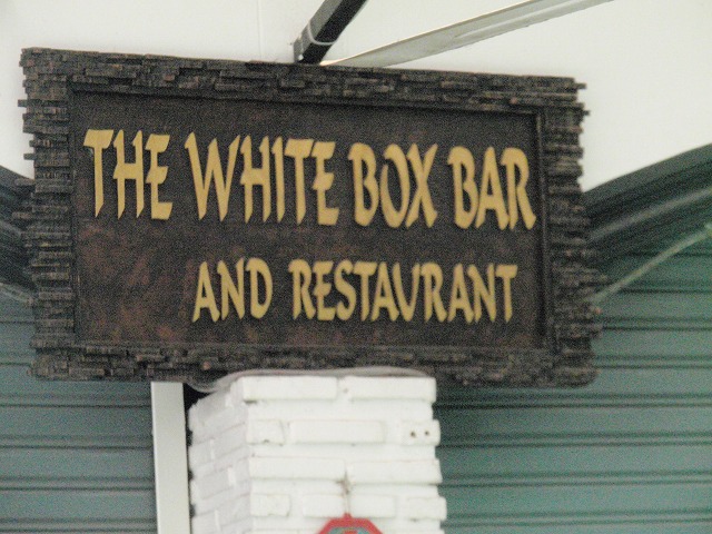 THE WHITE BOX BAR 1の写真