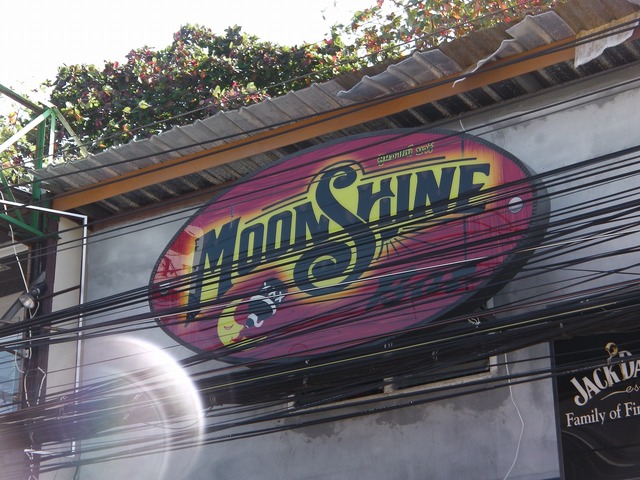 MOON SHINEの写真