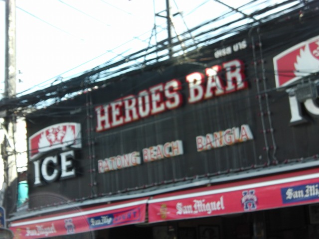 HEROES BARの写真