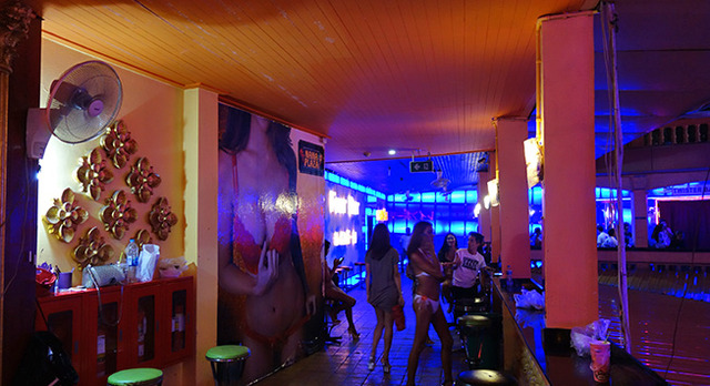TWISTER BAR(2F)の写真