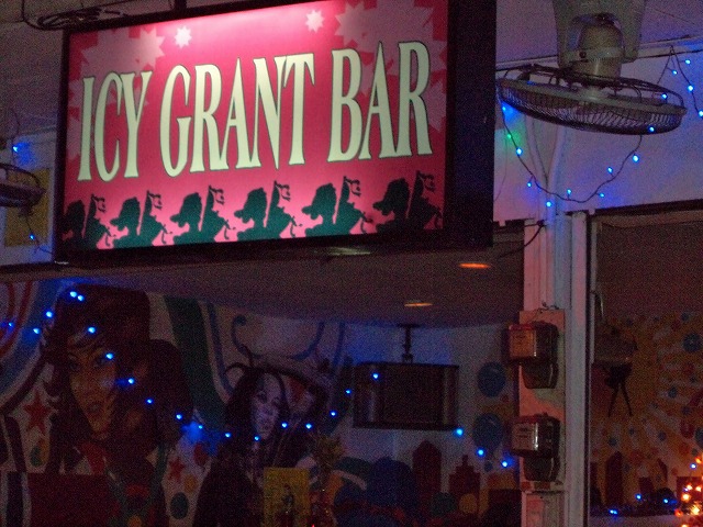 ICY GRANT BAR の写真