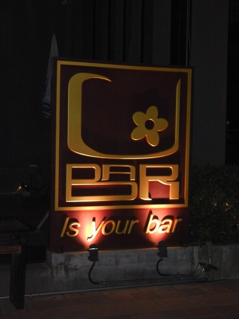 Is your barの写真