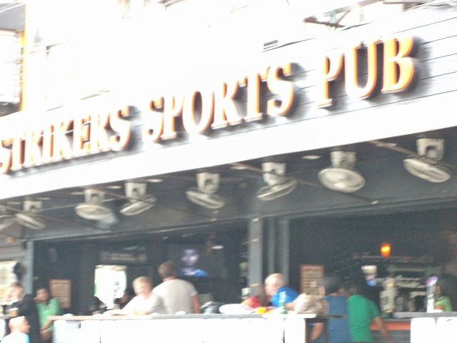 STRIKERS SPORTS PUB の写真